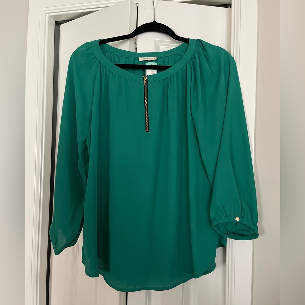 Green 3/4 sleeve shirt - NWT